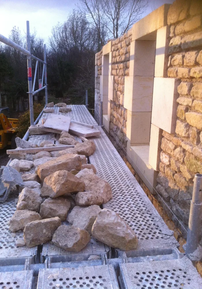 mur-pierre-de-taille-maconnerie.webp