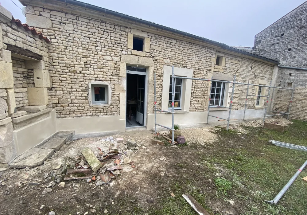 renovation-maison-pierre-gros-oeuvre.webp
